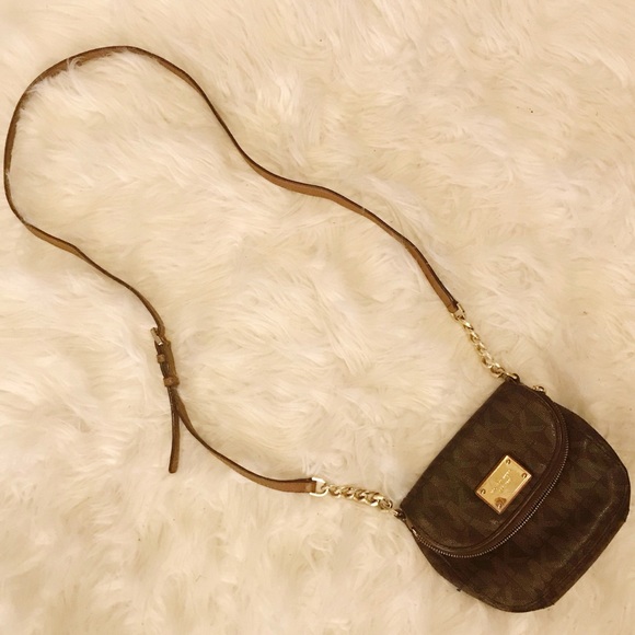 Michael Kors Handbags - Michael Kors Signature Crossbody with chain